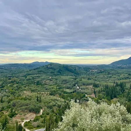 Elegant Escape With Panoramic Views * Kato Garouna