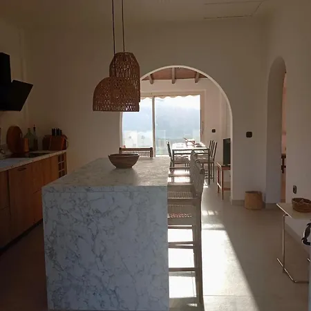 Elegant Escape With Panoramic Views