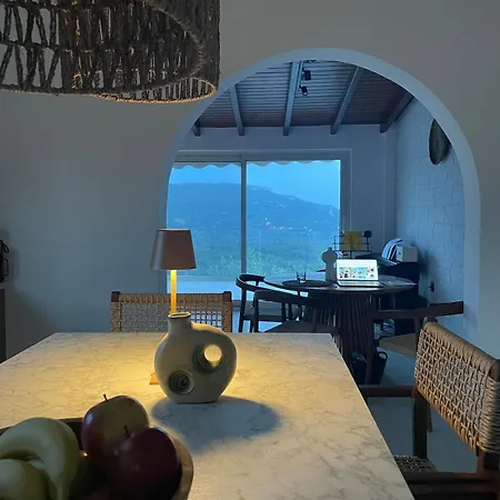 Elegant Escape With Panoramic Views *