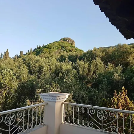 Elegant Escape With Panoramic Views *